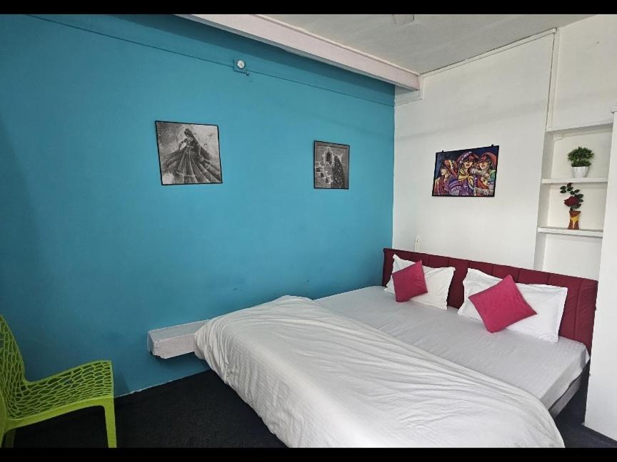 אודייפור City And Palace View Guest House חדר תמונה